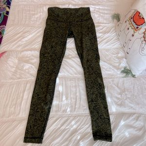 Lululemon Wunder Under 31” inseam - Size 8